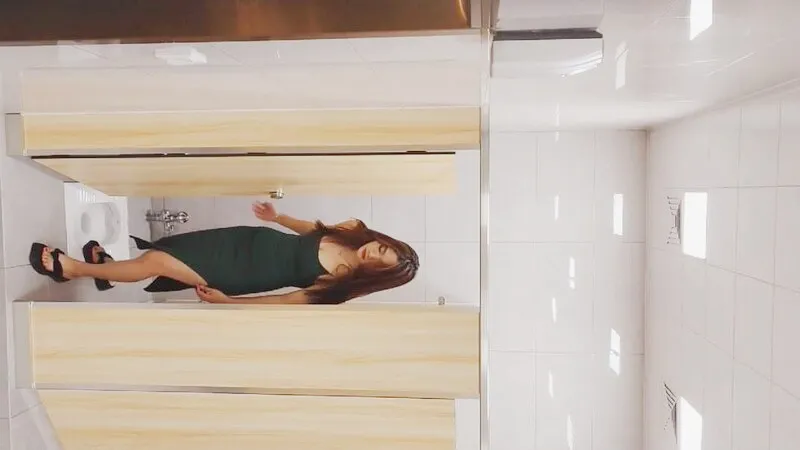 办公楼女厕全景偷拍风情万种的美少妇❤️人美BB也挺漂亮