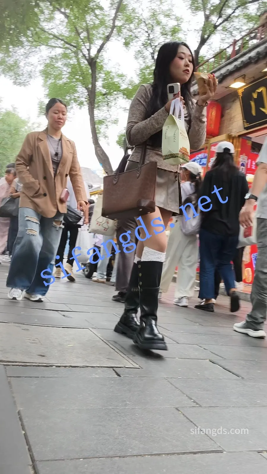 原创抄底蕾丝过膝靴肉丝美少女