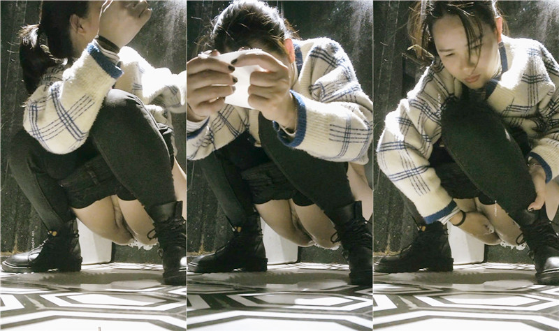 酒吧女厕全景偷拍格子外套美女❤️干净的微毛小嫩鲍