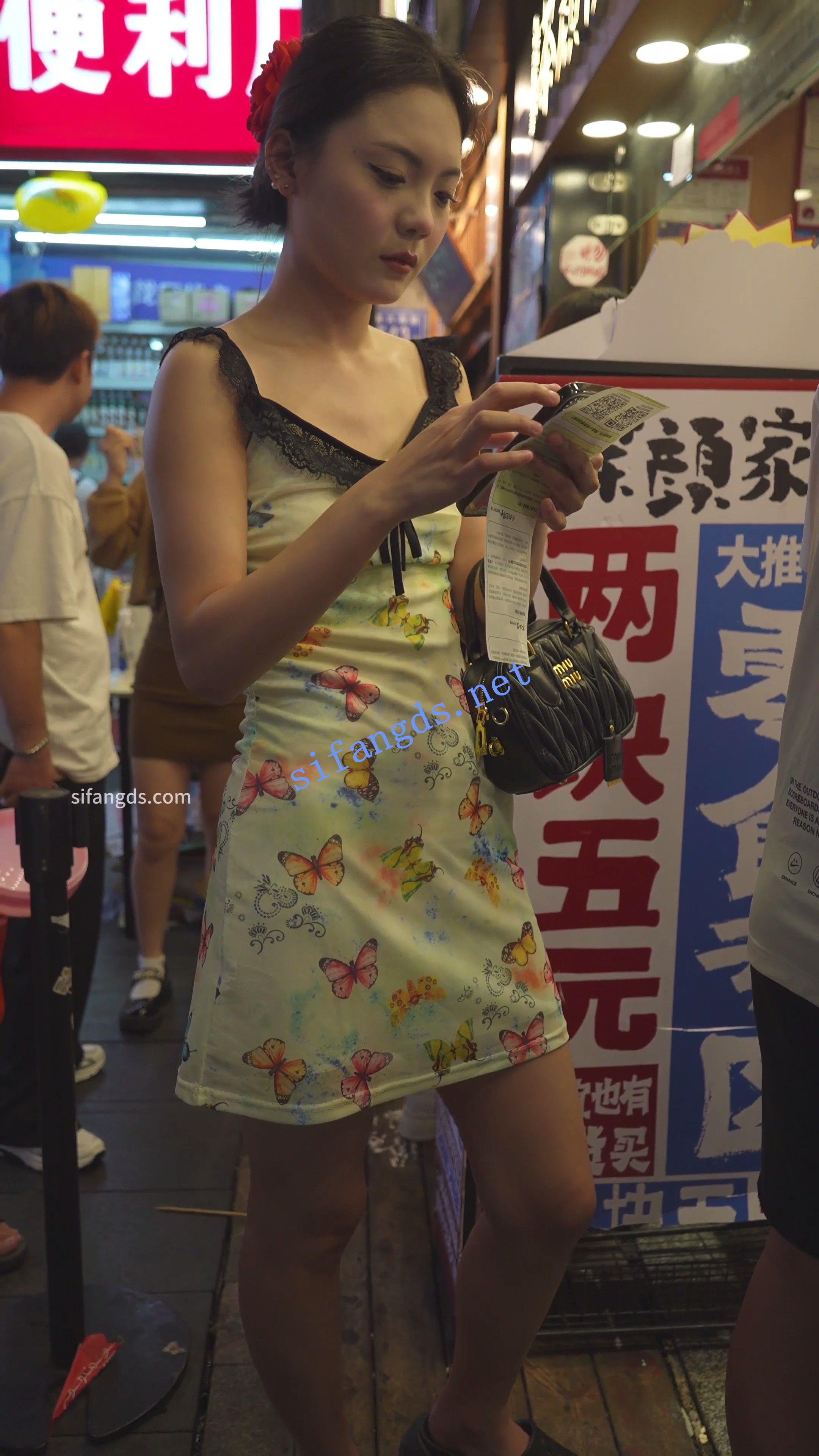 (BC-AA-552)蕾丝吊带花裙小姐姐..买奶茶被抄底粉内带翅膀