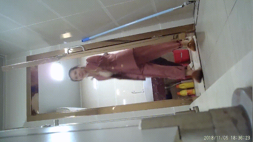 ⁸¹⛳⛳⛳ 某电子厂厕拍高清无水印版 这绝对是厕拍界的天花板了 角度和清晰度没得说 女主都是挑选过的 颜值都在线②