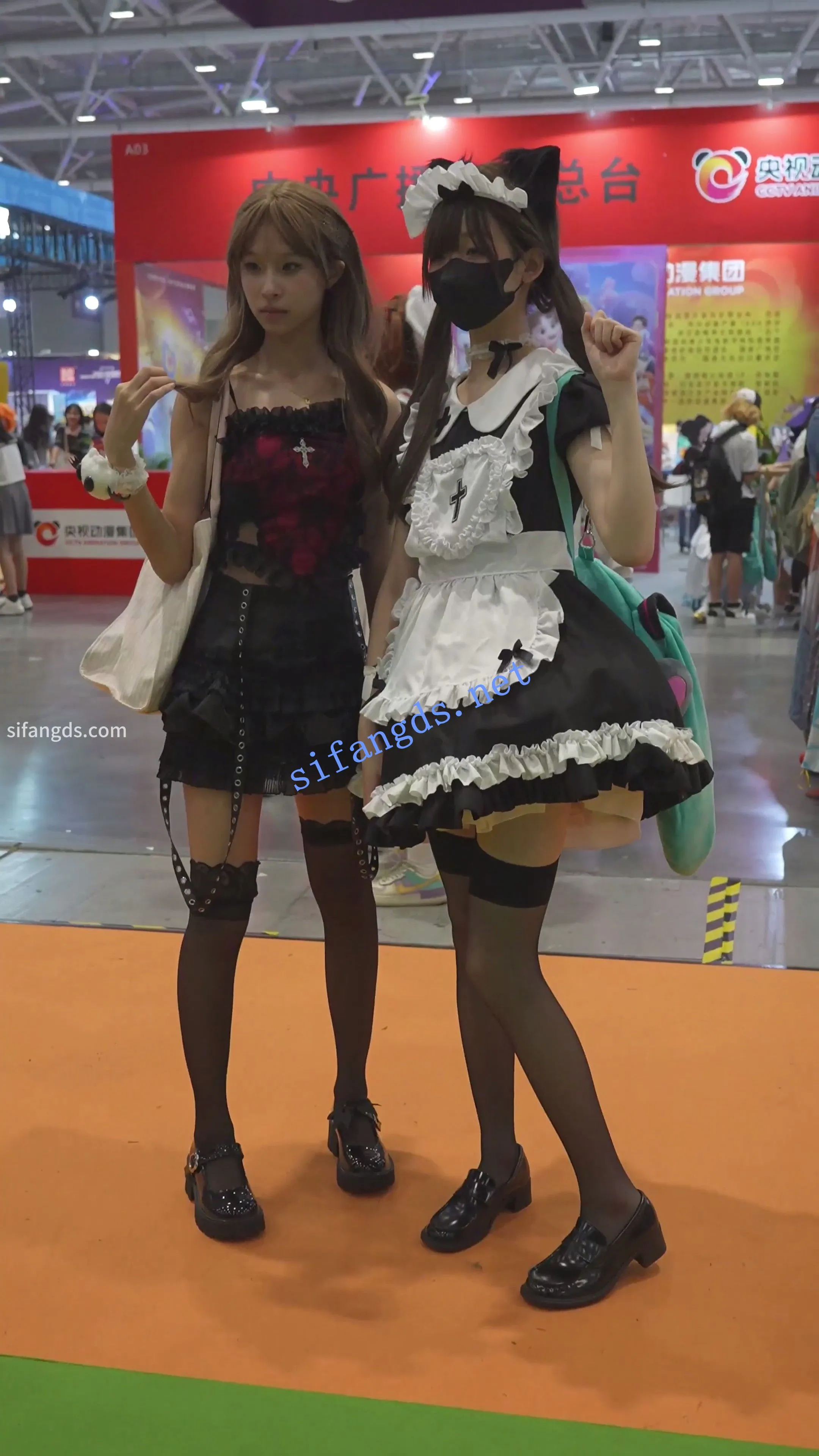 【xxn-311】双马尾萝莉女仆..黑丝吊带袜..粉内正面露黑色