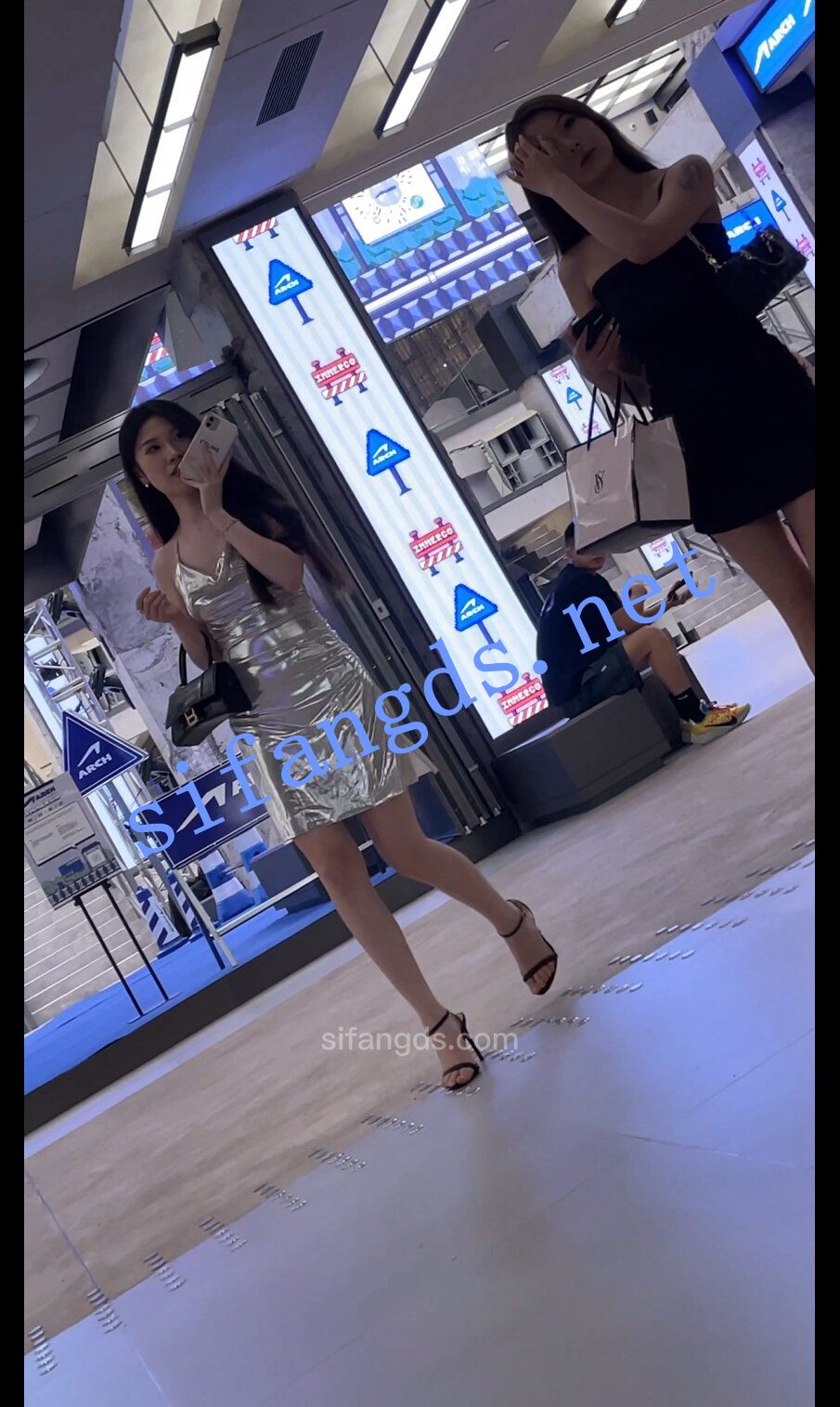 【CDCD】1.一箭双雕黑色包臀裙和银色闪光裙子骚货