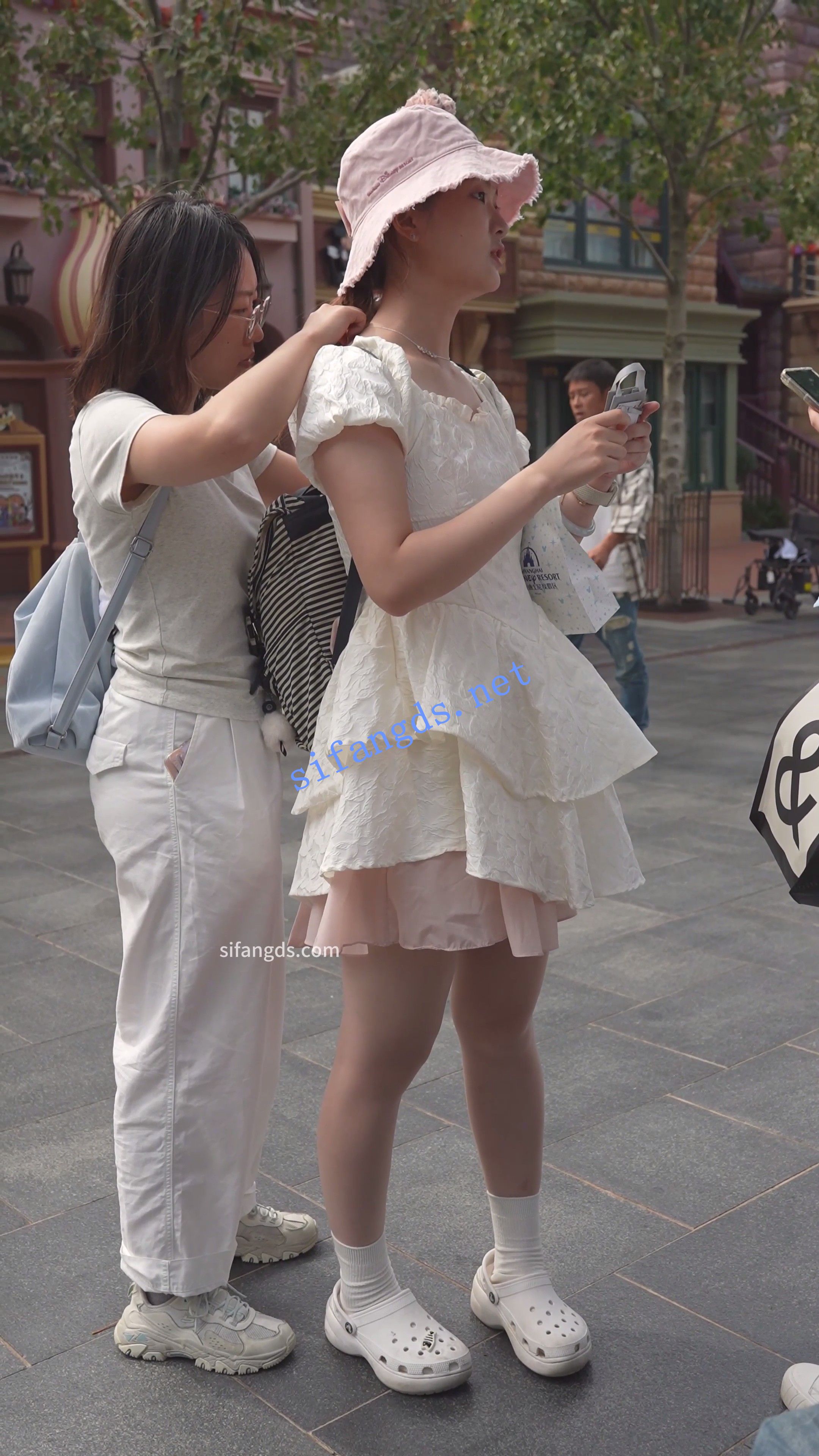 (BC-AA-575)蕾丝裙小姐姐肉色丝袜破洞了..无痕内弯腰CD