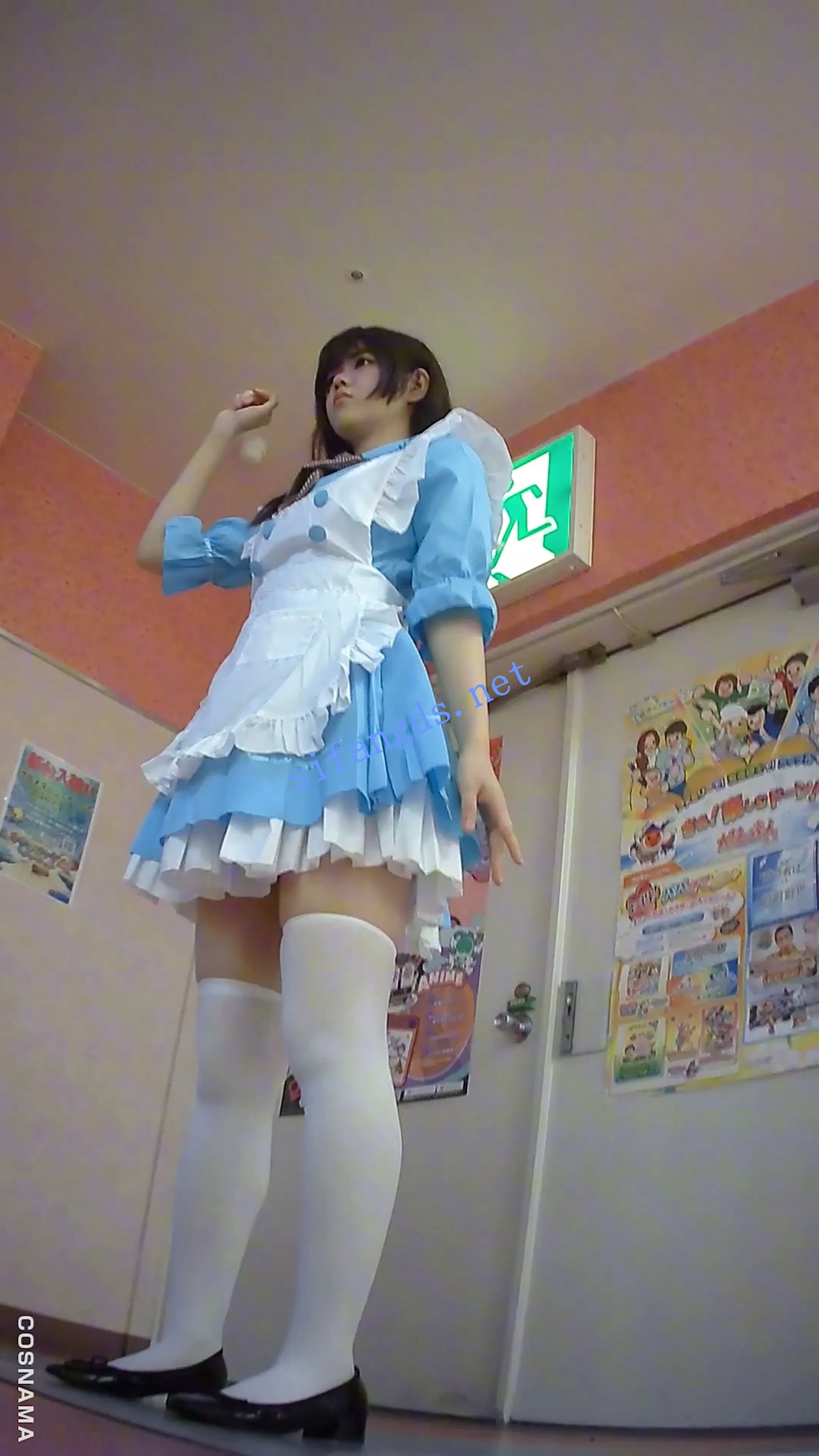 【日产精选】165电玩城女仆店员跳舞。粉骚丁对镜头半蹲