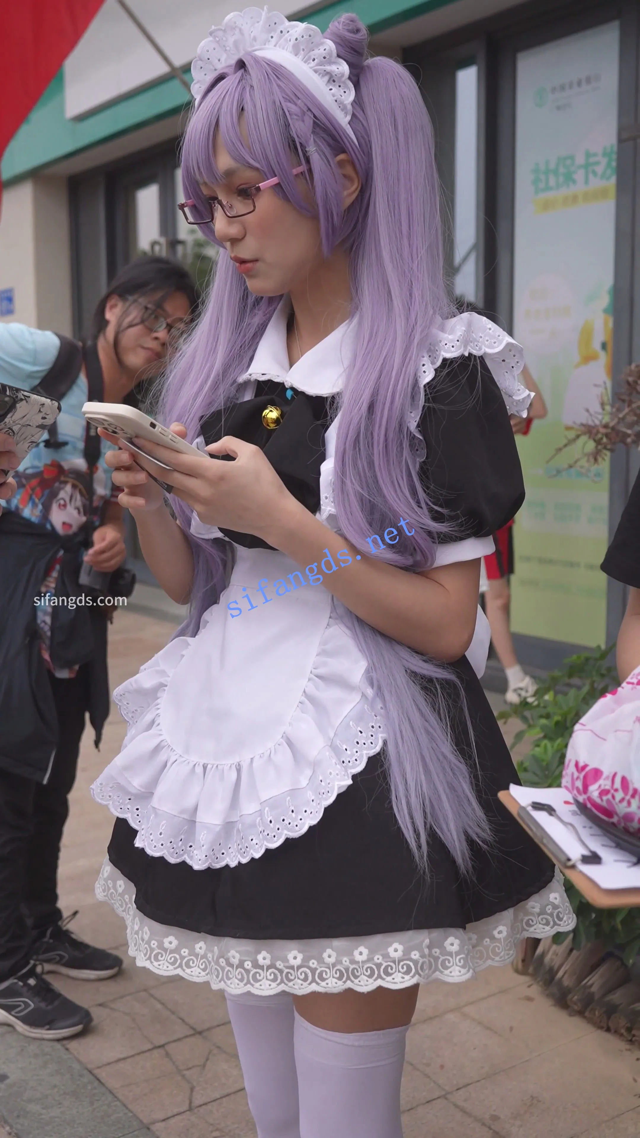 【xxn-323】刻晴女仆小姐姐..半透明内露毛..被摄影师围拍[某房同步]